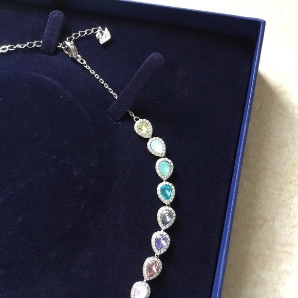 Caption All-Around Necklace - Picture 5 of 13